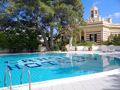 Piscina e soggiorni turistici rilassanti presso la Villa La Meridiana a Santa Maria di Leuca (Lecce)