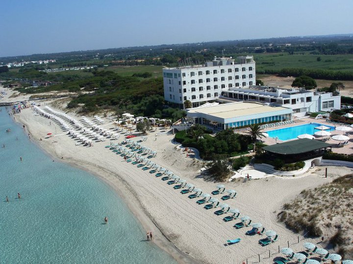 Hotel Costa Brada con spiaggia privata e piscina a Gallipoli