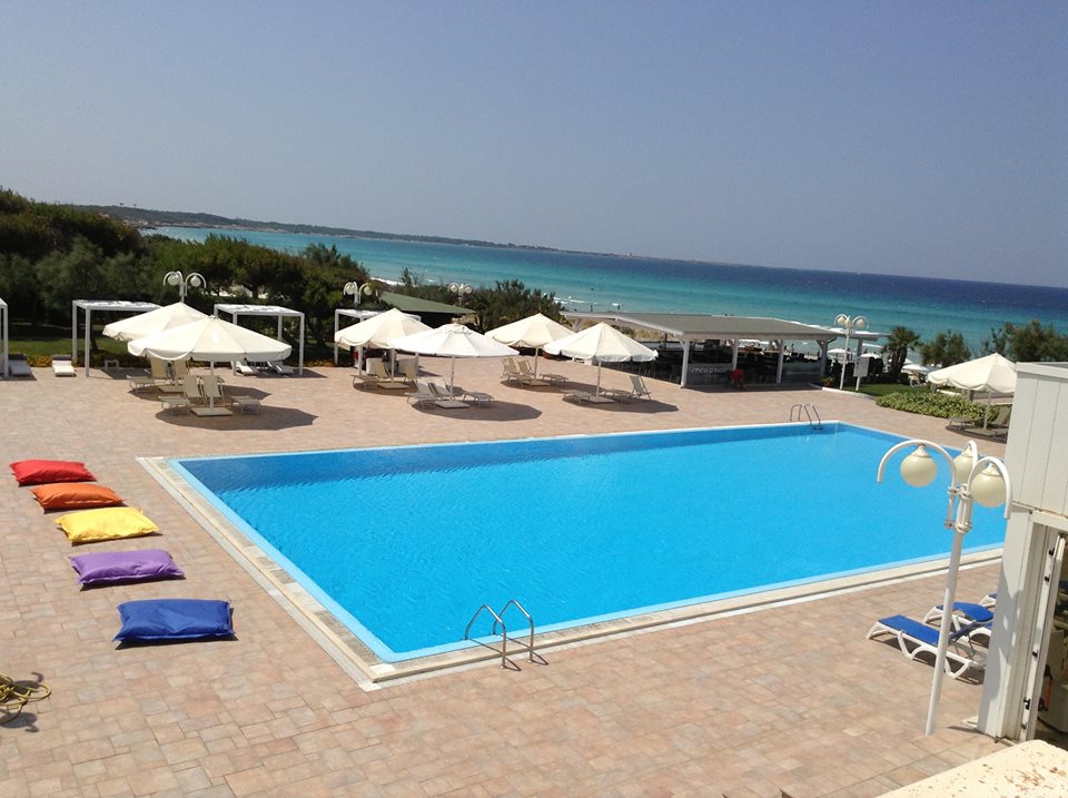 piscina sul mare in vacanza in Hotel a Gallipoli