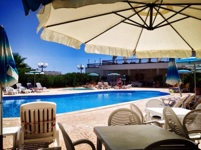 Relax in piscina Hotel Panoramico Castro