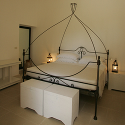 Particolare Camera matrimoniale masseria Montelauro Otranto, Lecce
