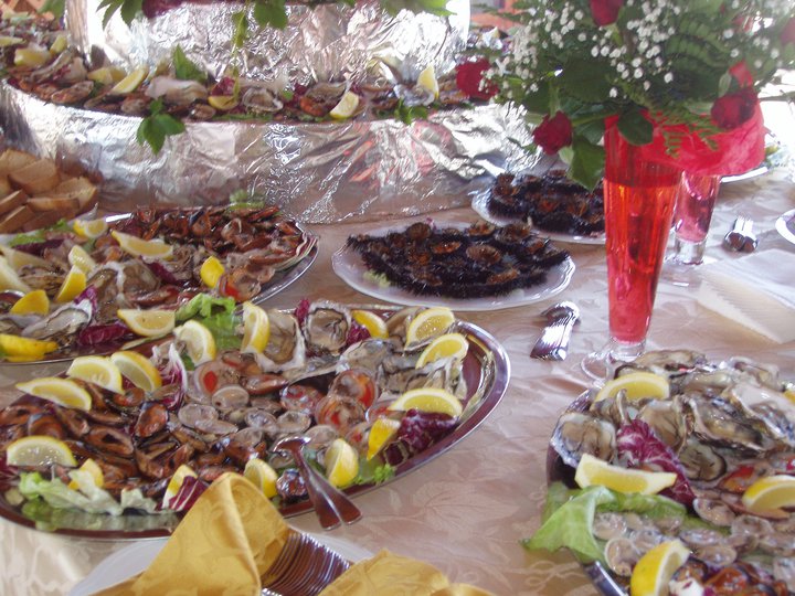 Buffet di gastronomia salentina al ristorante Posidonia a Porto Cesareo (Puglia)