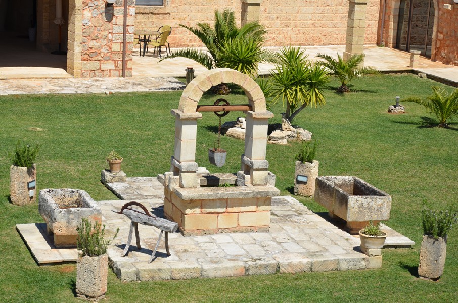 Particolaredel cortile Interno Masseria Chicco Rizzo Sternatia, Lecce