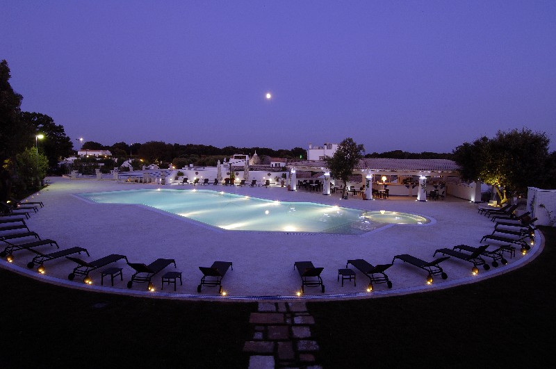 Piscina di sera  Masseria Chiancone Torricella Martina Franca